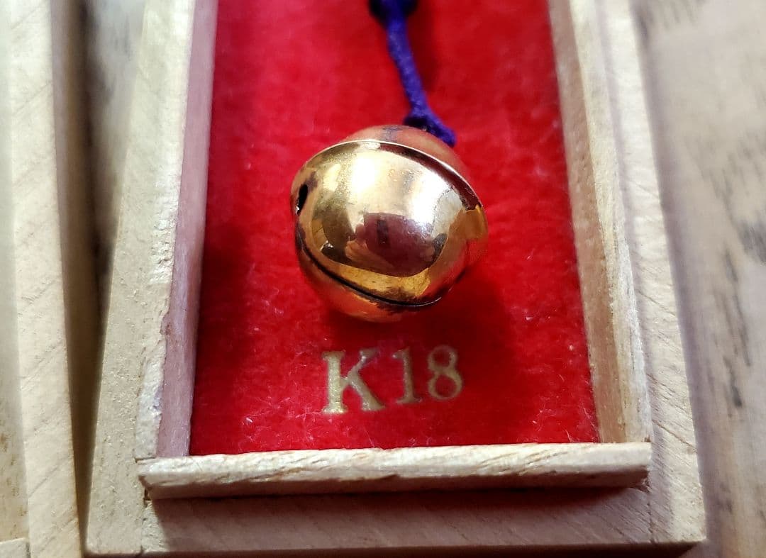 18金　K18　鈴の根付け　1.7g
