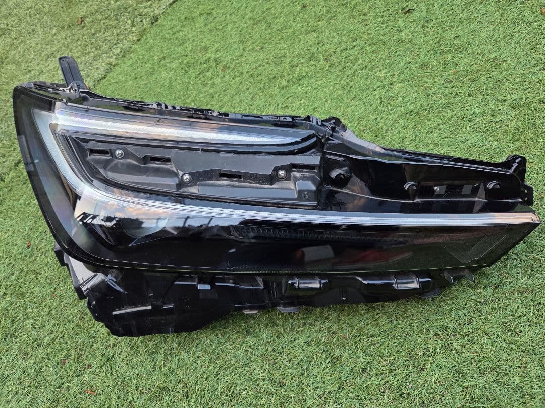 桐哲　プリウス60　右ヘッドライト　MXWH60