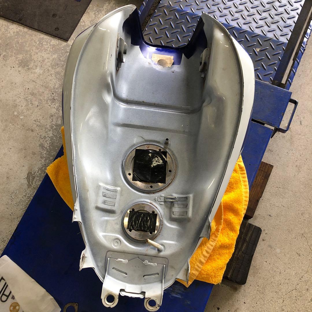 SUZUKI gsx1400タンク 青/白へこみあり