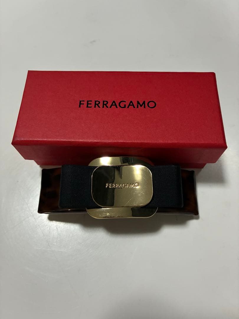 【美品】FERRAGAMO ゴールドリボンヘアクリップ