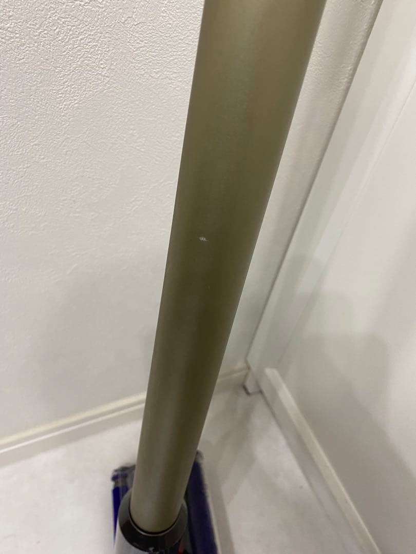 Dyson V8 　コードレスクリーナー　掃除機　sv10