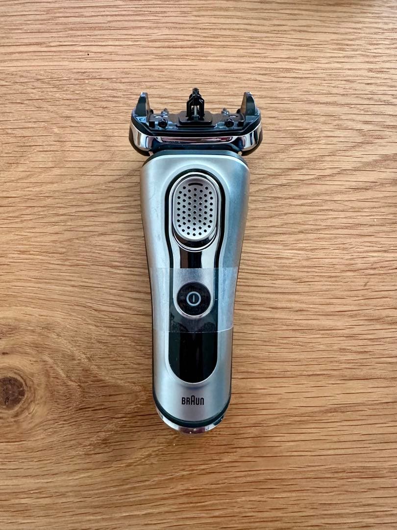 Braun Series 9 電気シェーバー　新品替刃付、スイッチ爪破損あり