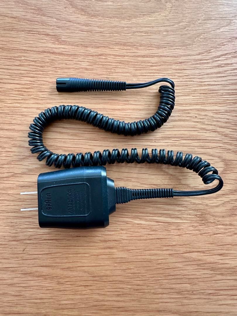 Braun Series 9 電気シェーバー　新品替刃付、スイッチ爪破損あり