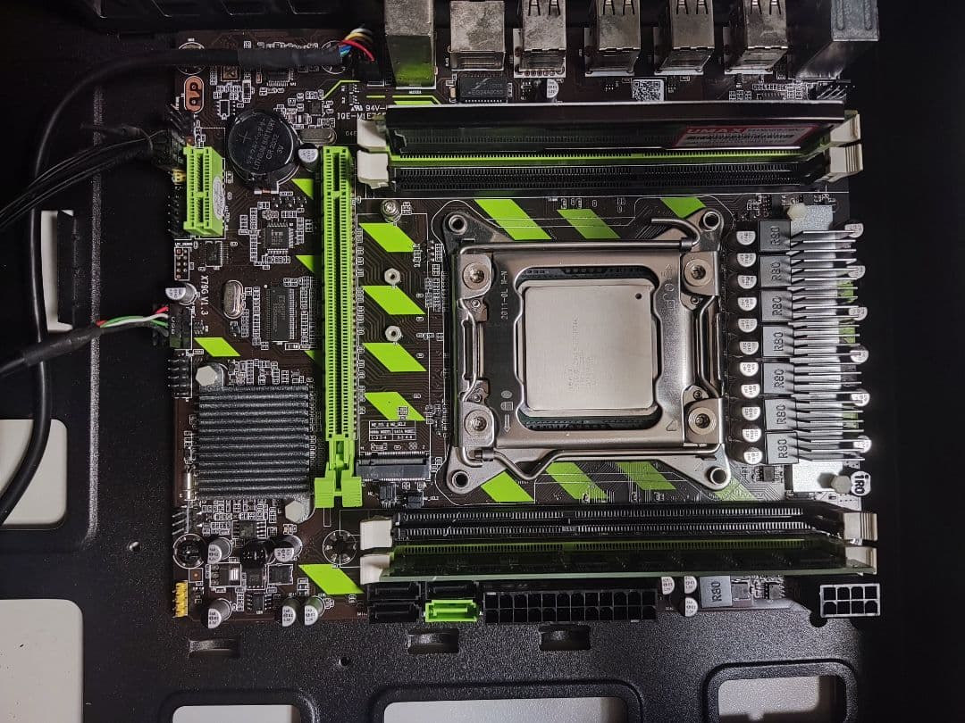 マザーボード LGA 2011とi7 3930k