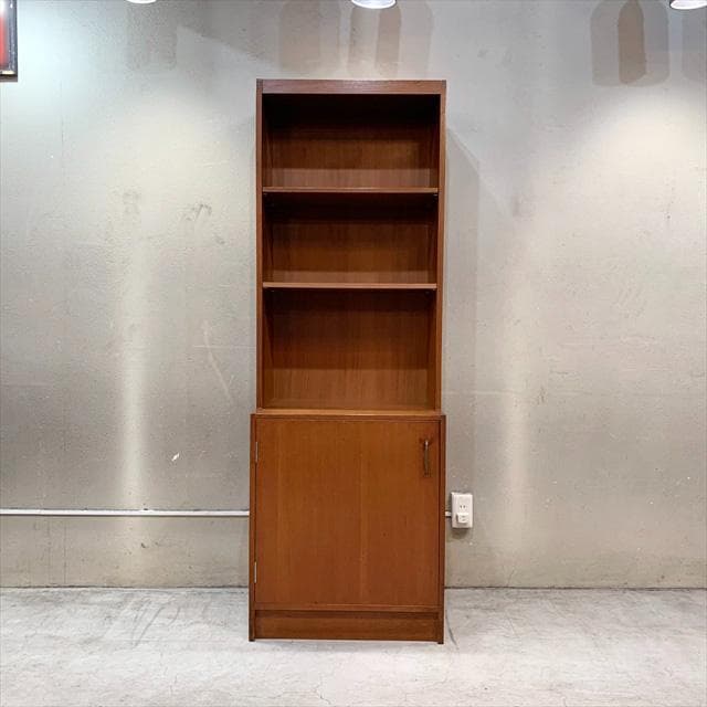 くらげ様■ヴィンテージのチークディスプレイキャビネット（扉収納）