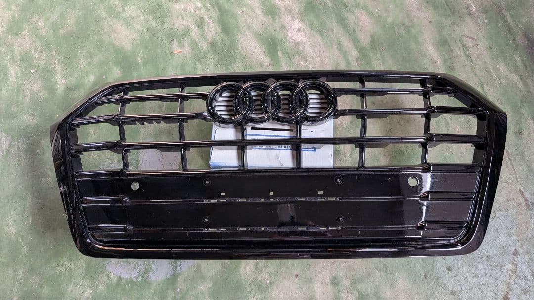 Audi Q5 　TSFIクワトロフロントグリル ブラック
