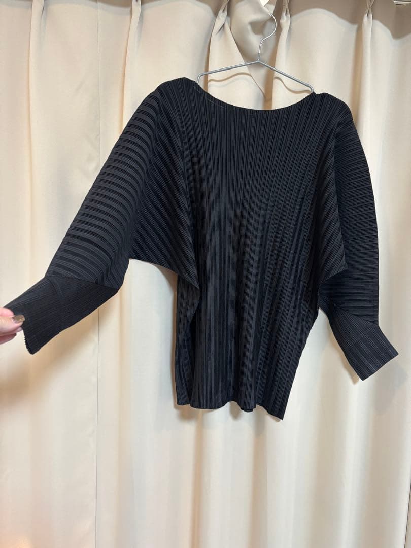 pleats please トップス　ブラック