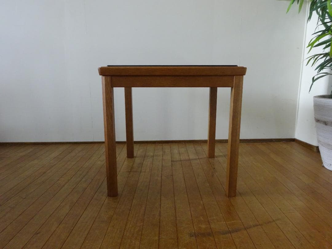 karimoku/カリモク　樹脂天板　サイドテーブル　ナイトテーブル　花台