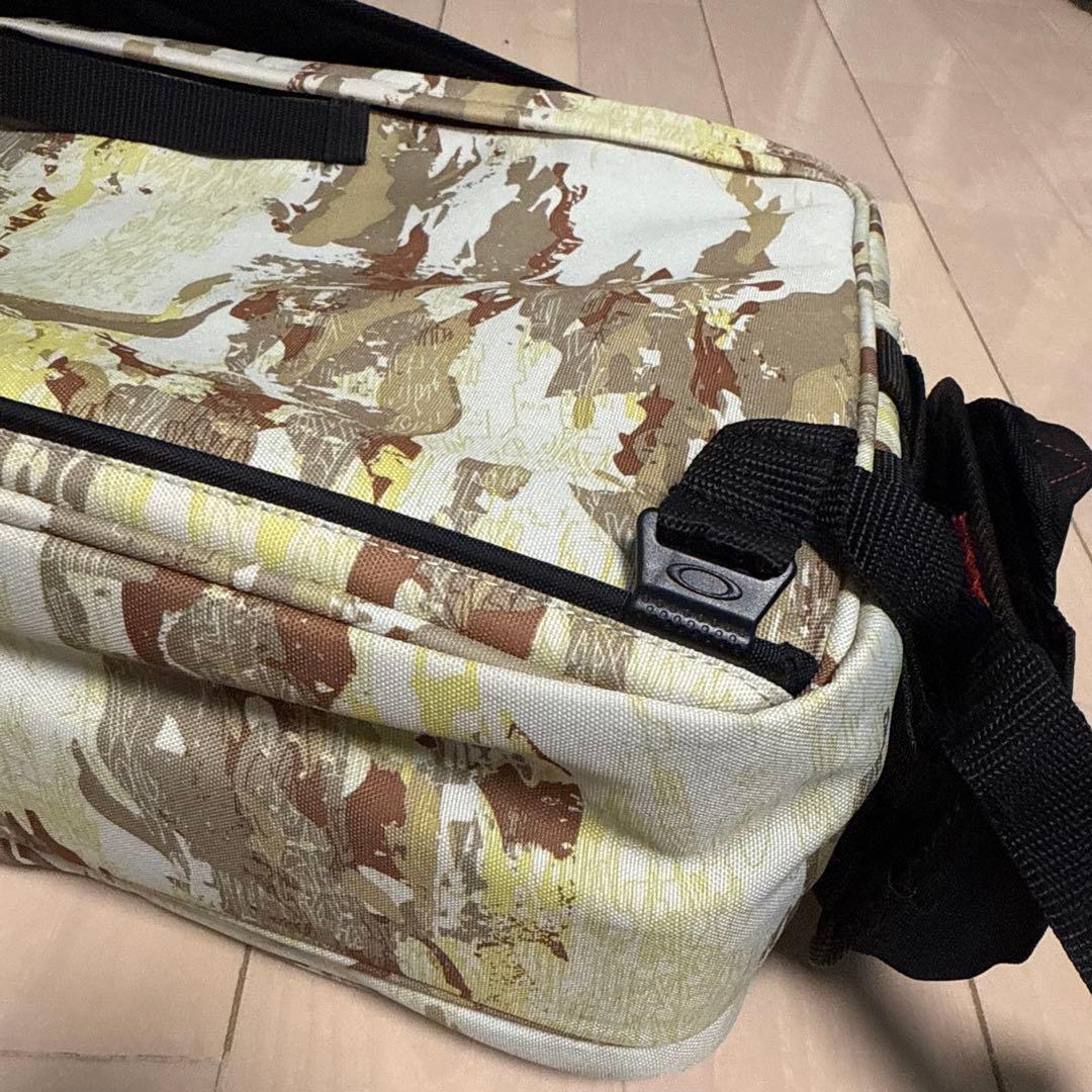 【希少】オークリー　迷彩　カモフラ　ビジネスバッグ　2way 多収納PCバック