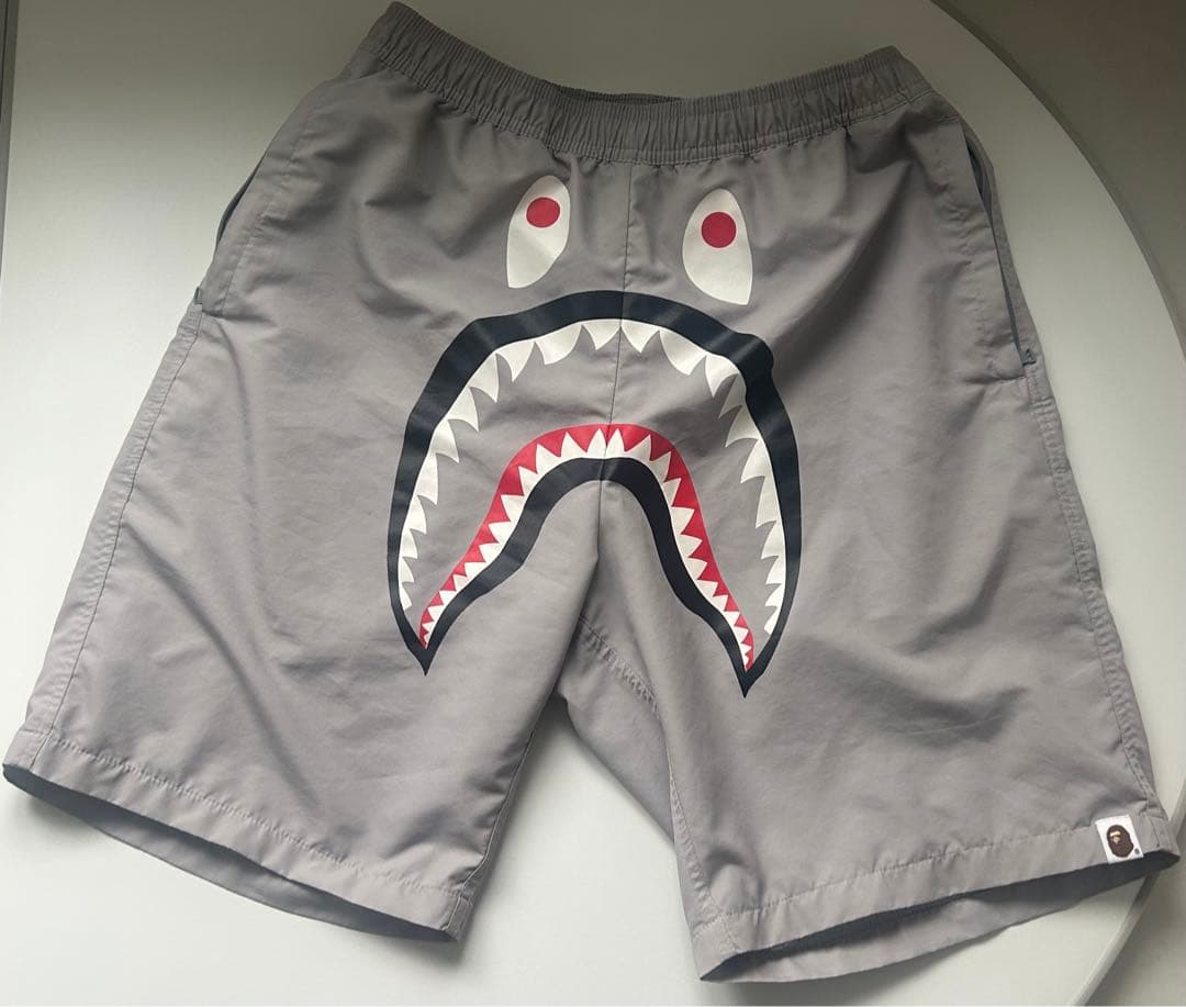 （値下げ交渉可能）A bathing ape シャークパンツ　グレー M