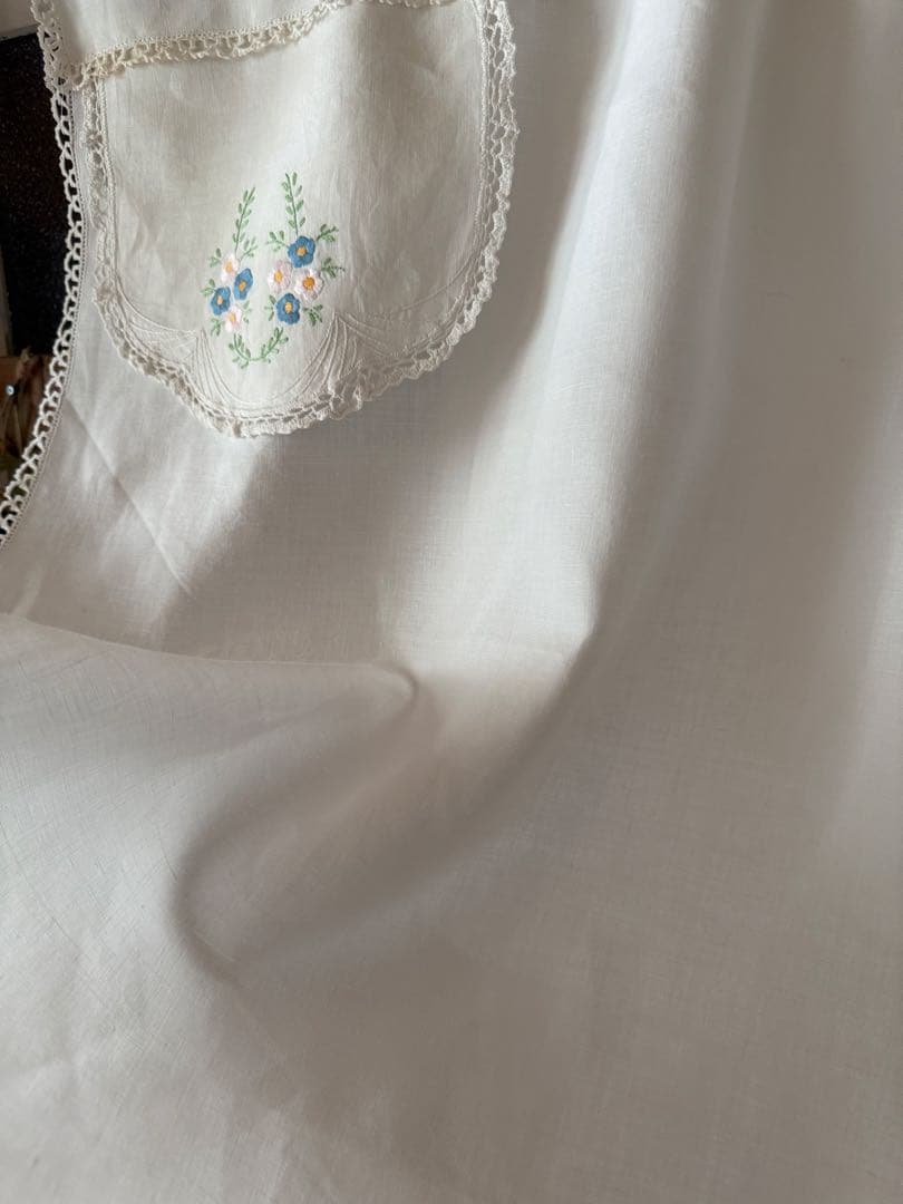 フランスアンティークと可愛いドイリーのカーテン