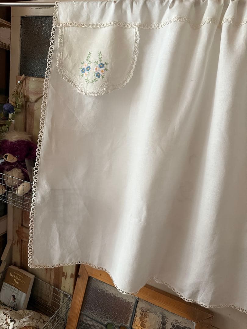 フランスアンティークと可愛いドイリーのカーテン