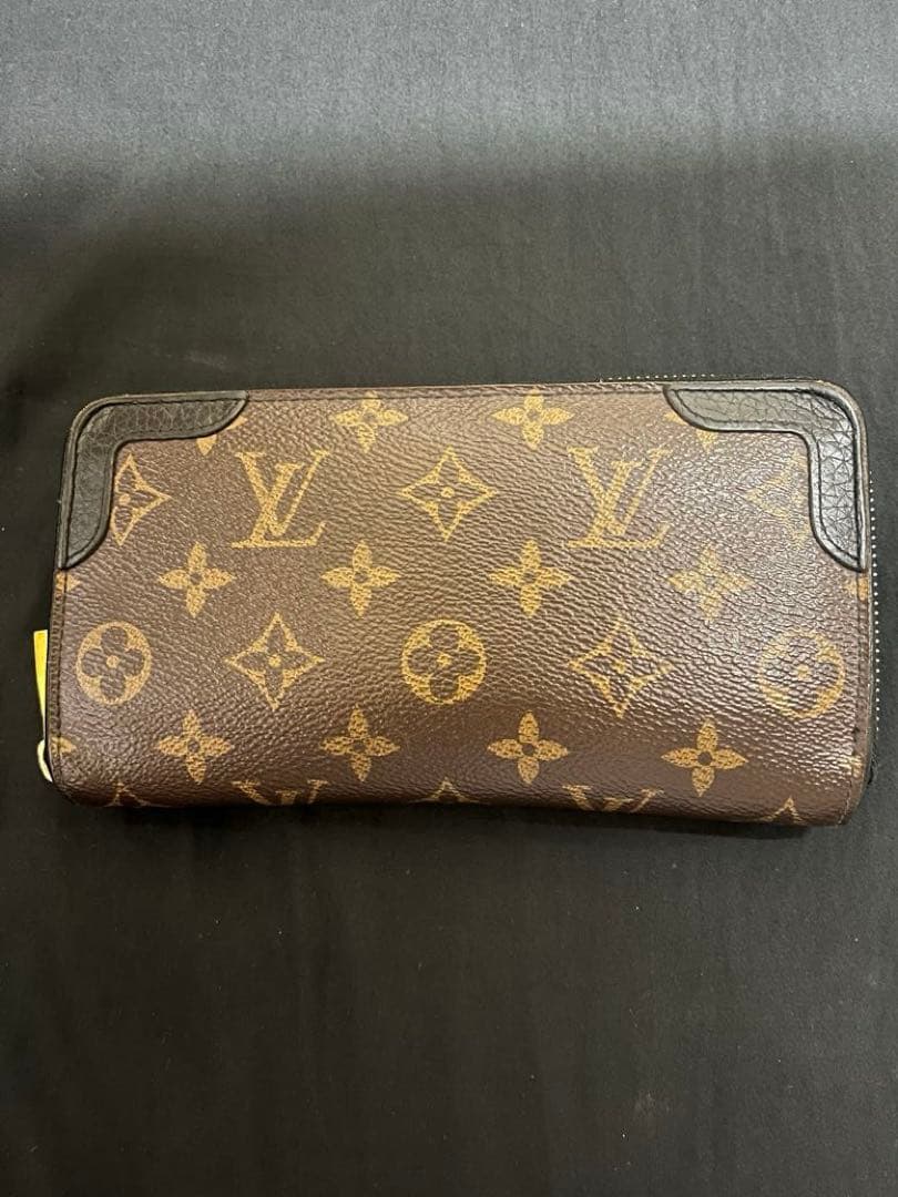 S*r様 廃盤希少品 Louis Vuitton レティーロ ジッピーウォレット