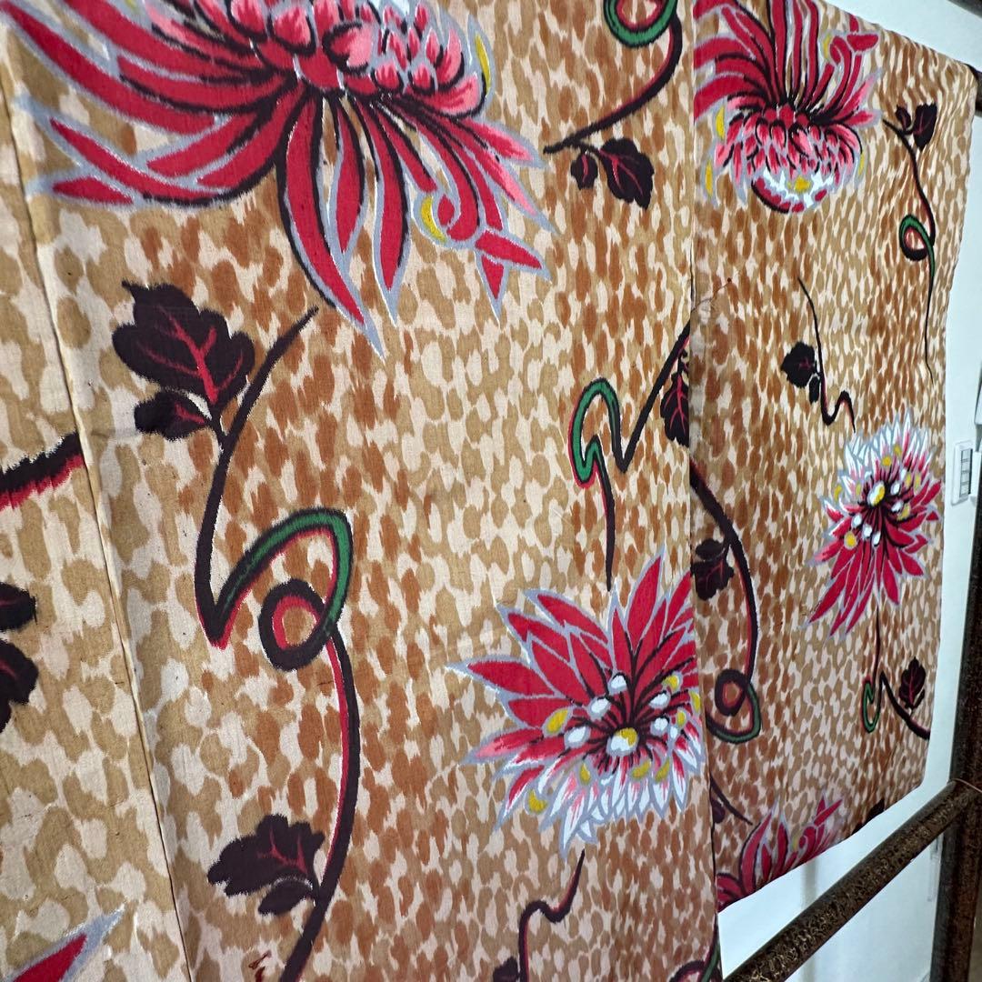 未使用品　袷　ばち襟　正絹　着物　146裄62　銘仙　茶色　赤　アンティーク