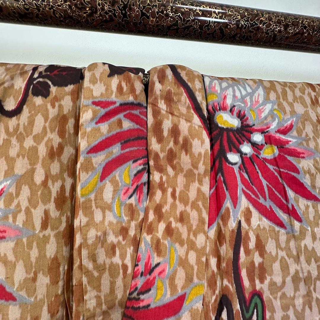 未使用品　袷　ばち襟　正絹　着物　146裄62　銘仙　茶色　赤　アンティーク