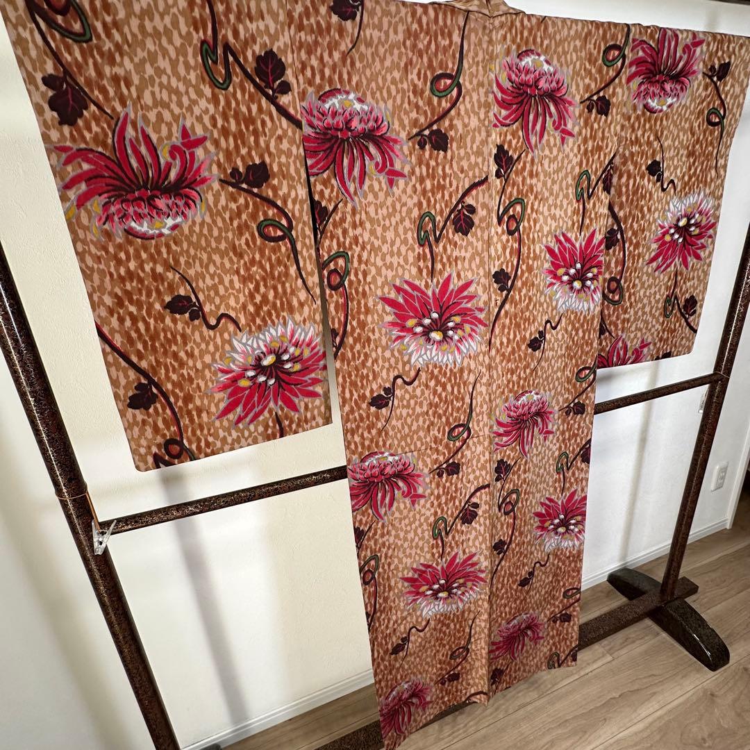 未使用品　袷　ばち襟　正絹　着物　146裄62　銘仙　茶色　赤　アンティーク