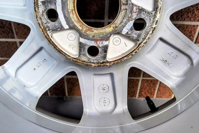 中古4本セット☆フォルクスワーゲン純正アルミホイール16インチ☆スタッドレス付き