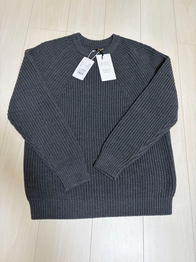 BATONER SIGNATURE CREW NECK チャコール