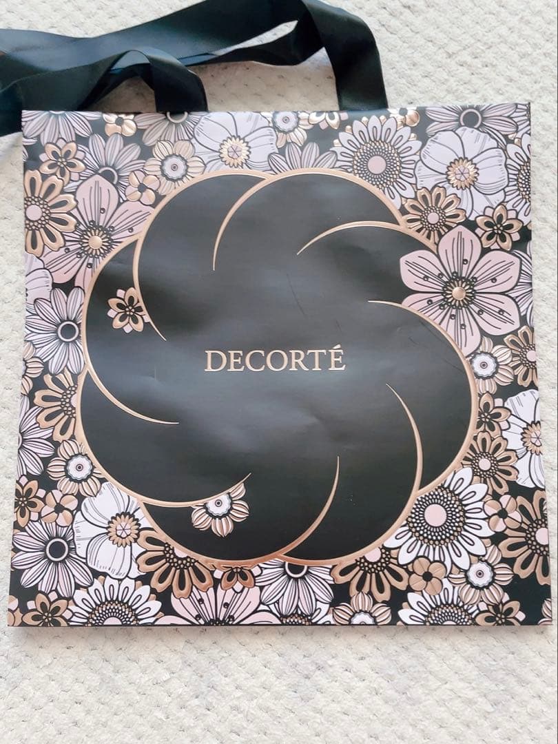 【新品未開封】コスメデコルテ　クリスマスコフレ　2025 ショッパー付き