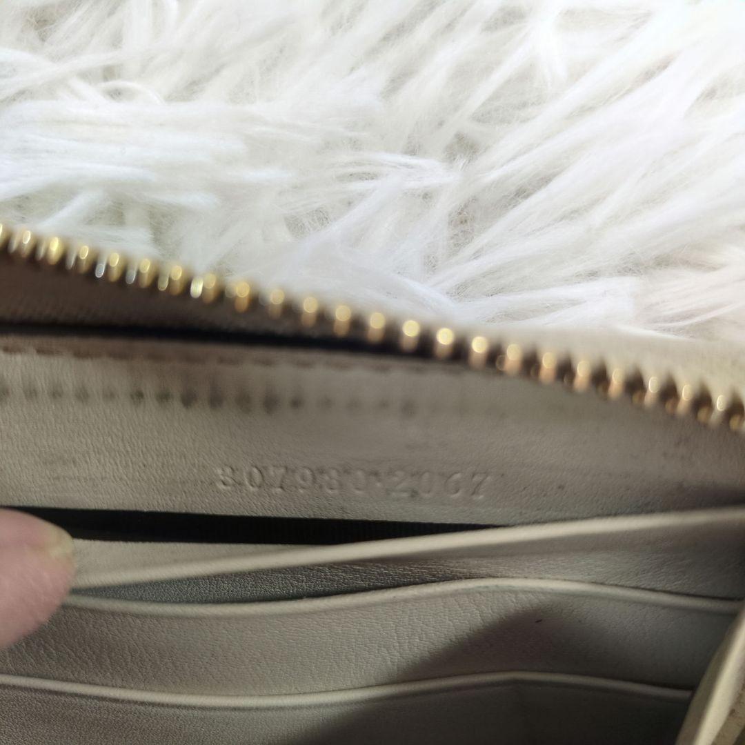 GUCCI 長財布 ラウンドジップ シマ 金プレート 型押し レザー ホワイト