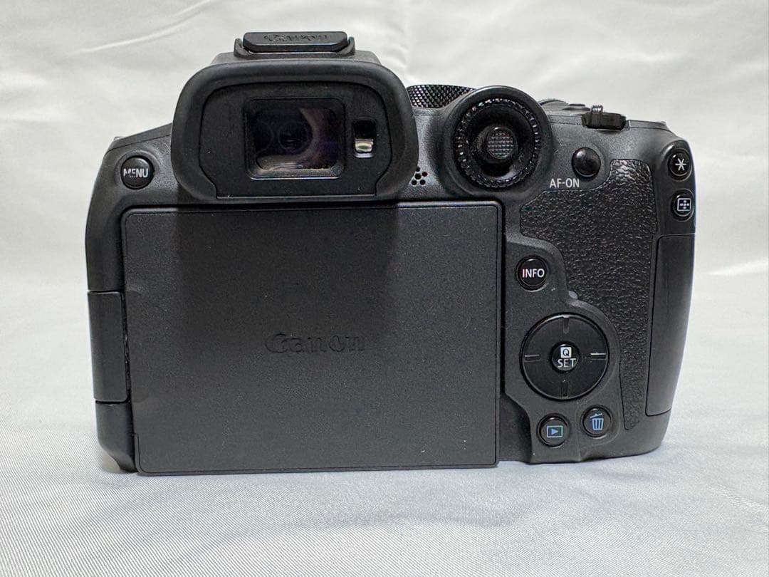 く*ん様 Canon EOS R7 ミラーレス一眼 18-150mmレンズキット