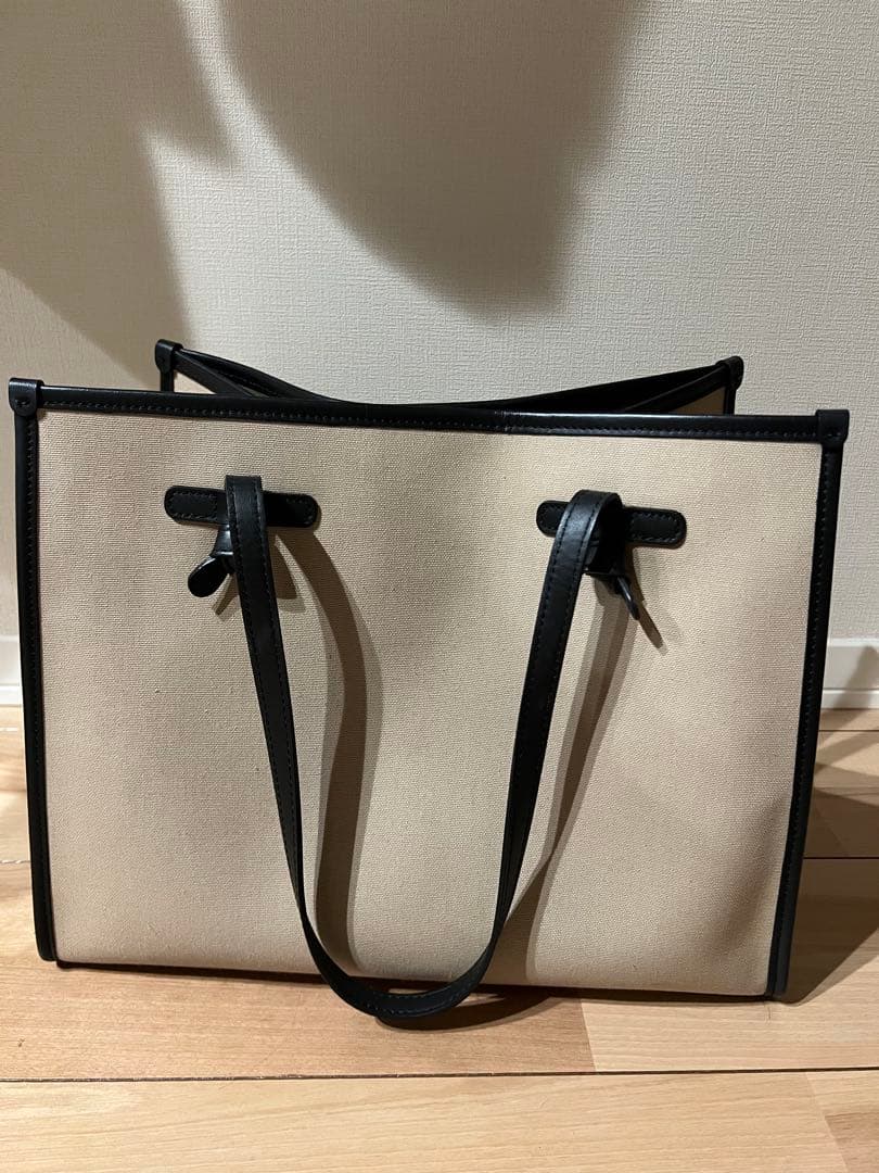 新品に近いGIANNI CHIARINI トートバッグ ベージュ/ブラック
