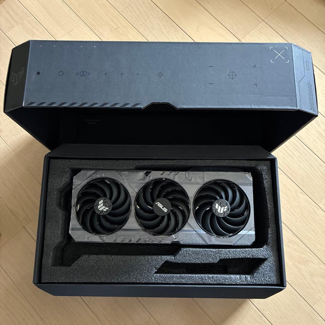ASUS TUF GAMING RTX 4090 ヒートシンク　ファン　LED