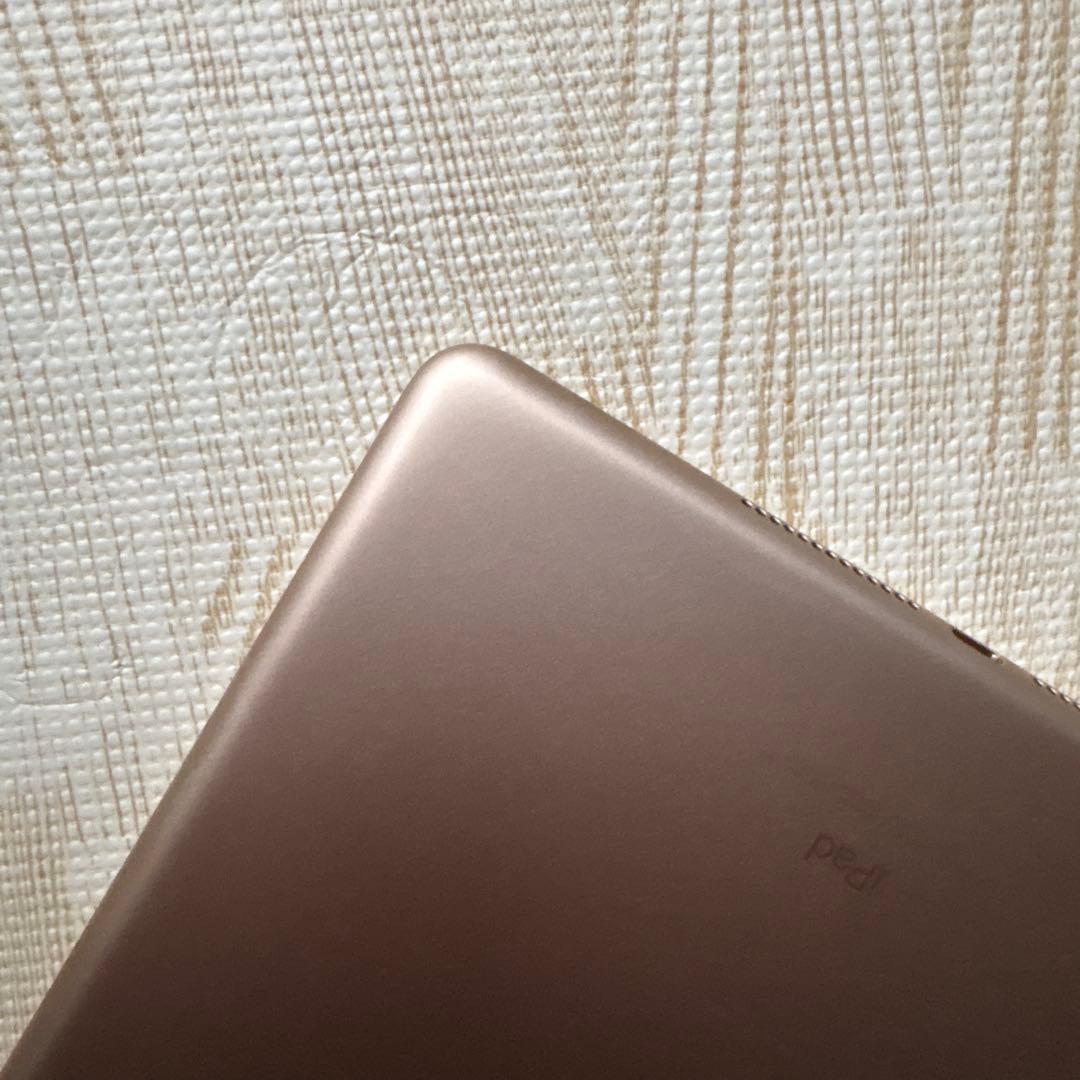 M*様 iPad 第5世代 32gb wi-fi+cellularゴールド 本体