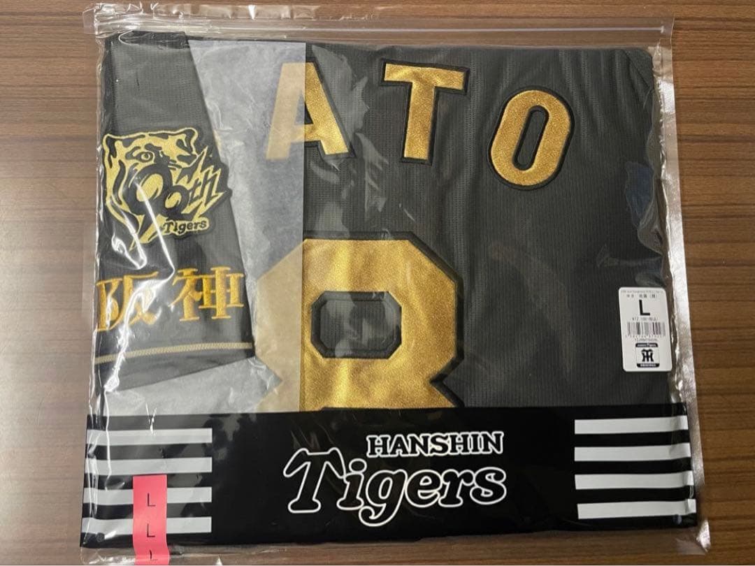 【新品】阪神タイガース 佐藤輝明選手 ブラックダイナマイトユニフォーム Ｌサイズ