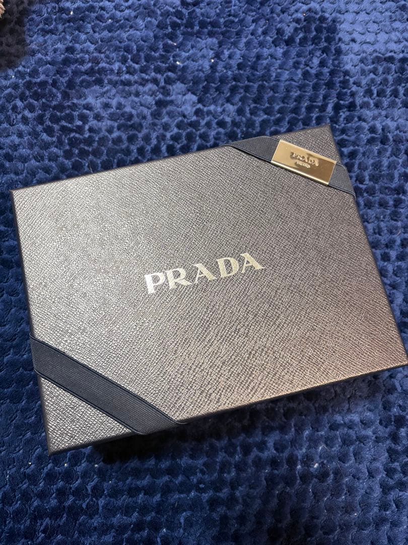 確実正規品　PRADAスマートフォンケース　本日のみの値下げ