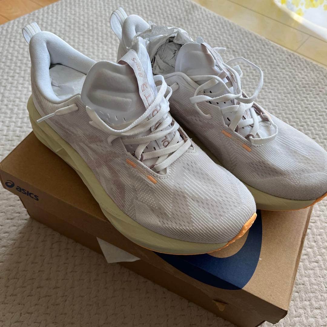 Asics novablast5 28cm アシックス　ノバブラスト5