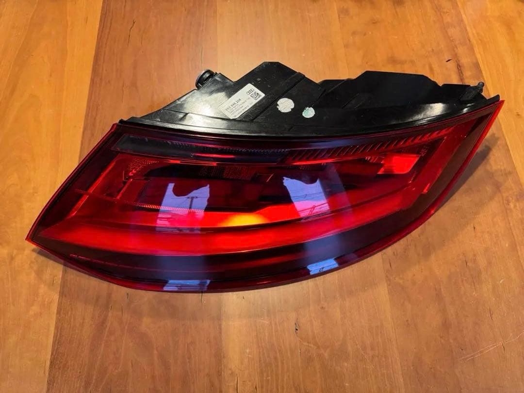 AUDI TT8S OLED テールランプ