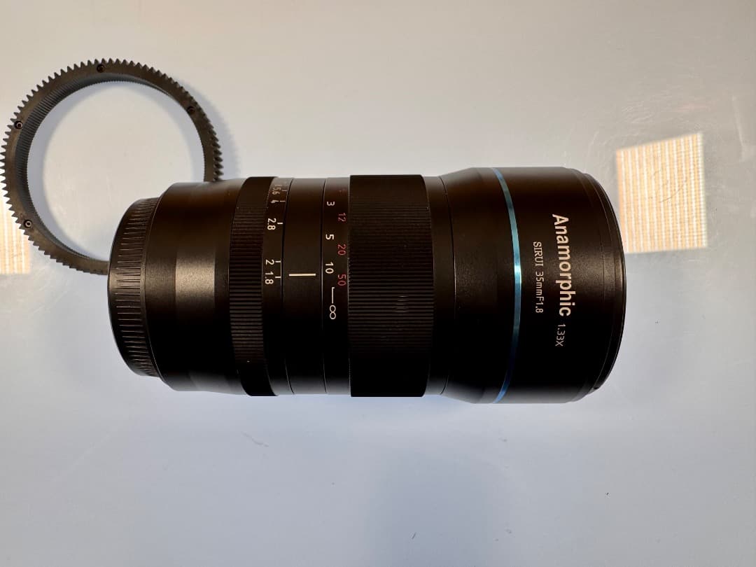 SIRUI 35mm F1.8 1.33x アナモルフィックレンズ（Lマウント）