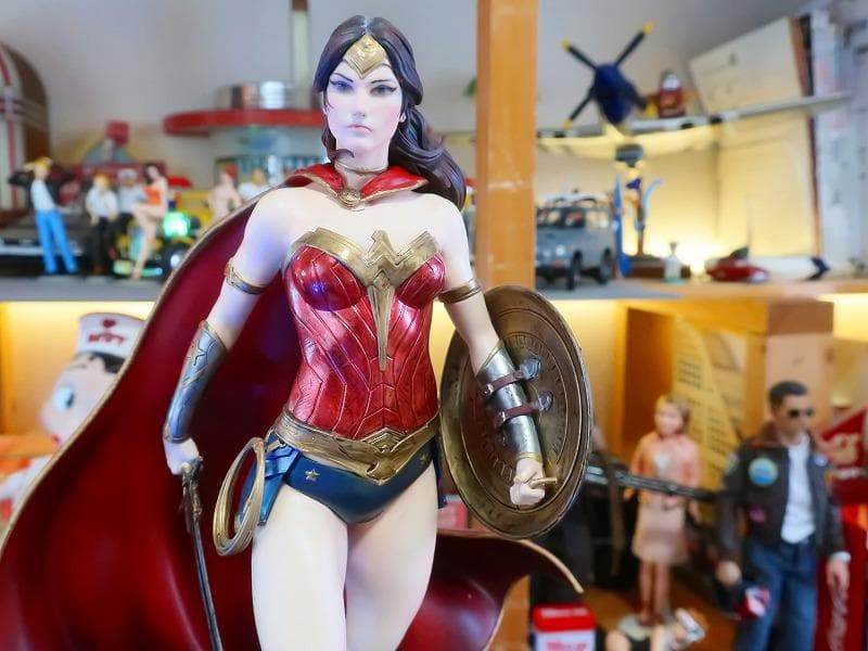 ワンダーウーマン 塗装済完成品 フィギュア スタチュー 像 ジオラマ台座付