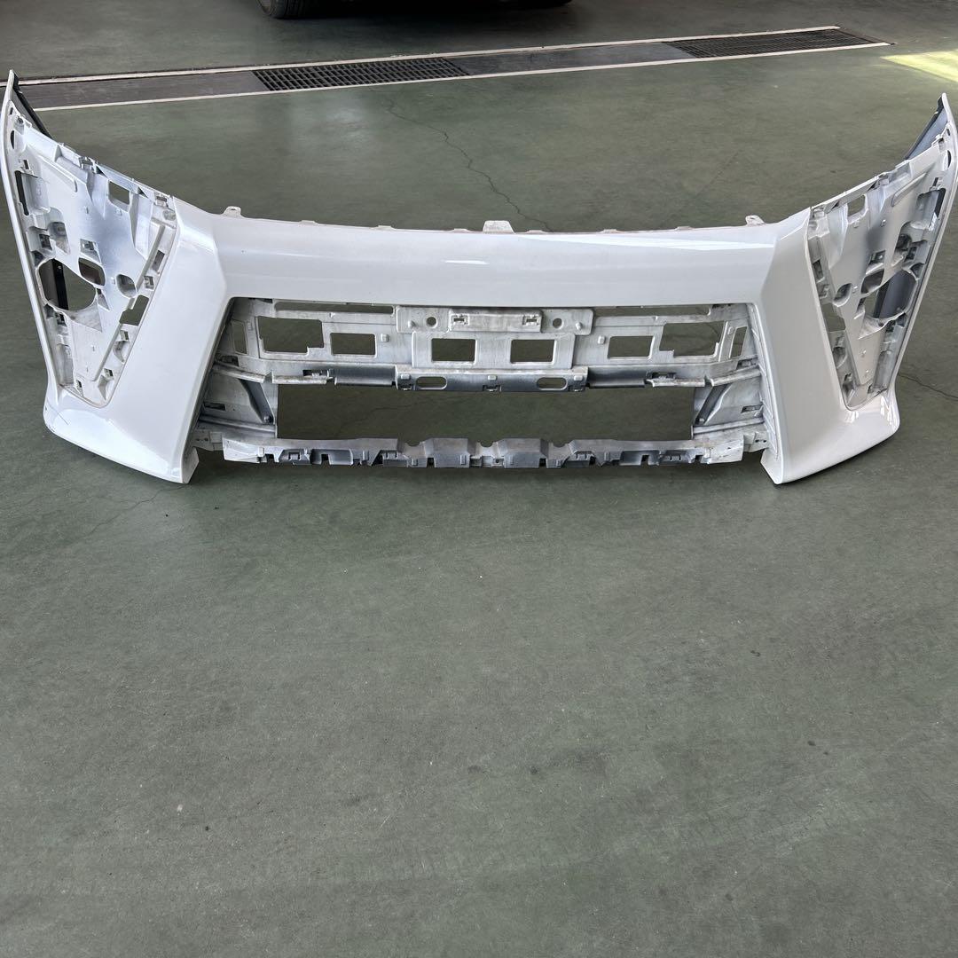 80ヴォクシー　フロントバンパー