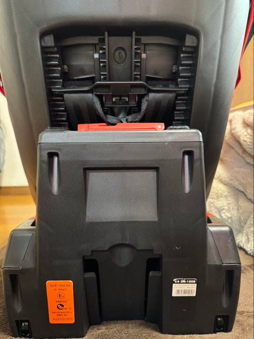 美品　ミッキーマウス　チャイルドシート　西松屋