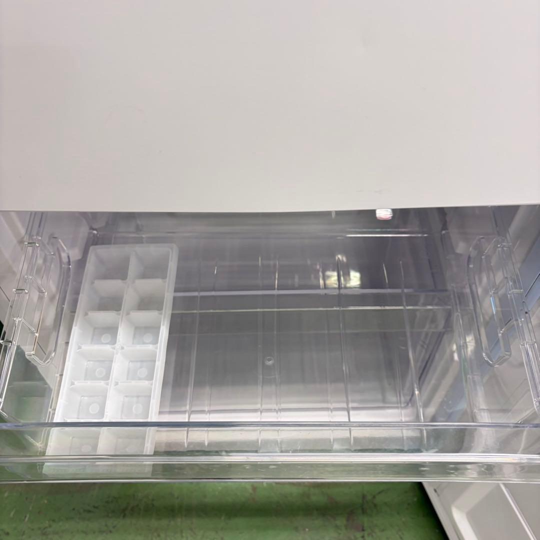 637 ホワイトカラー　2023年製　冷蔵庫　100L強　小型　一人暮らし 美品