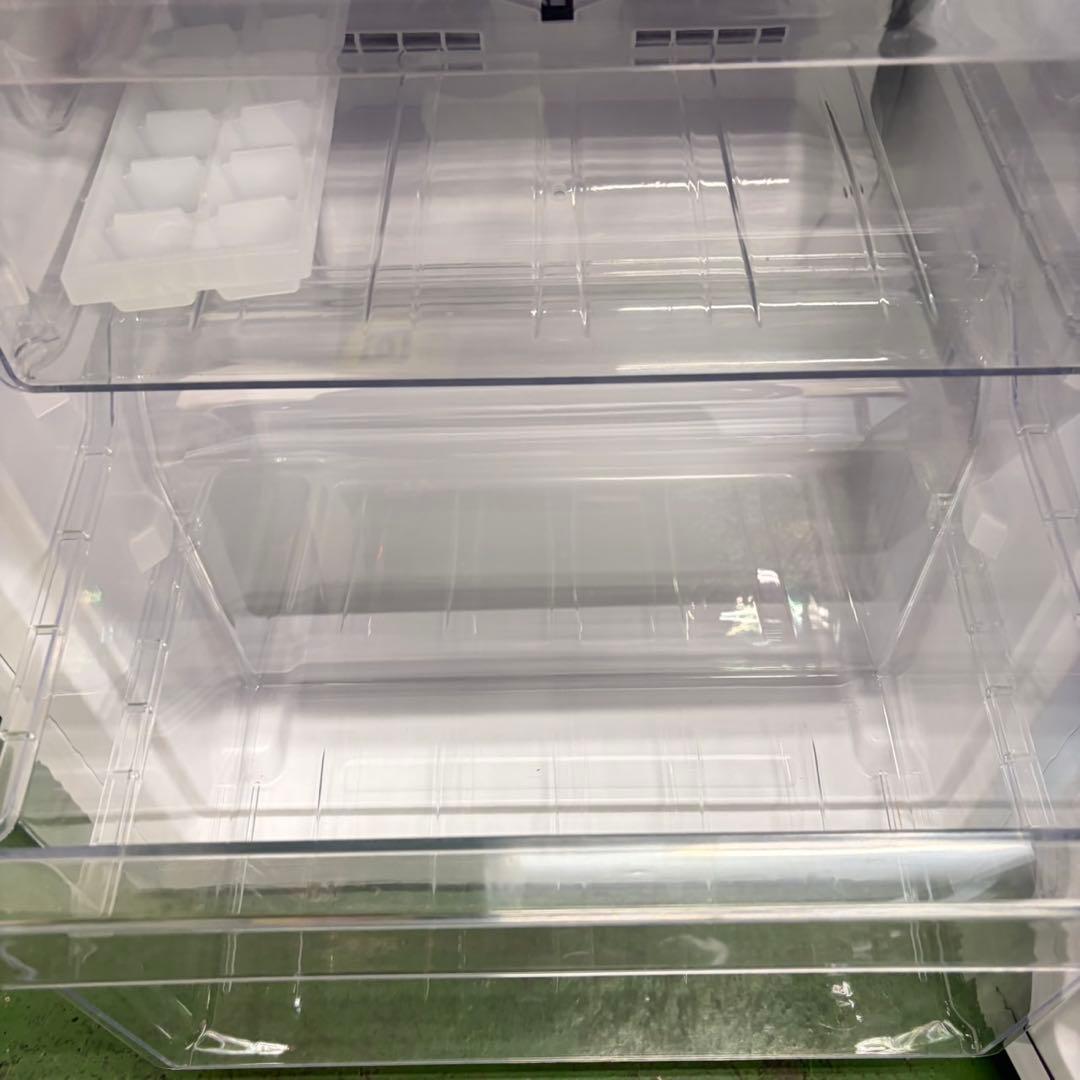 637 ホワイトカラー　2023年製　冷蔵庫　100L強　小型　一人暮らし 美品