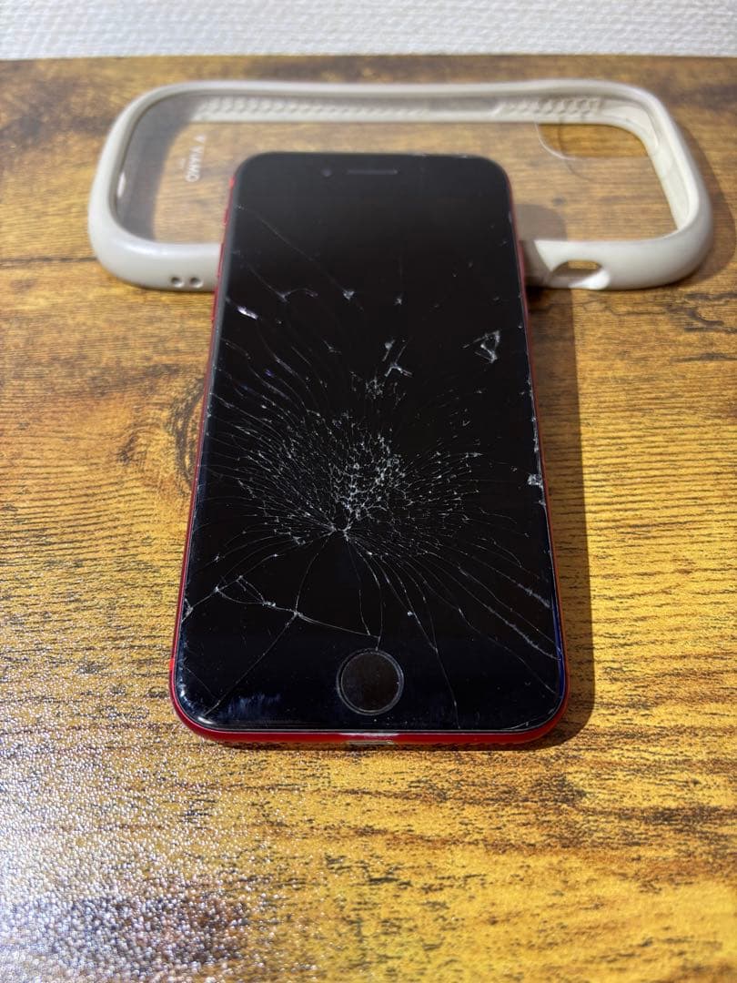 【ジャンク】iPhone SE (第2世代) 赤色 画面&カメラひび割れ