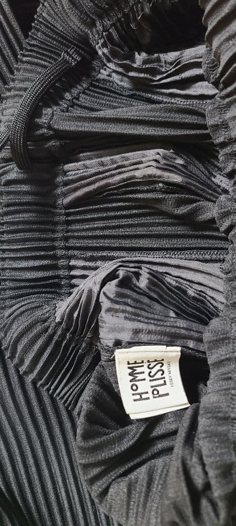 HOMME PLISSÉ ISSEY MIYAKE プリーツパンツ 黒 1