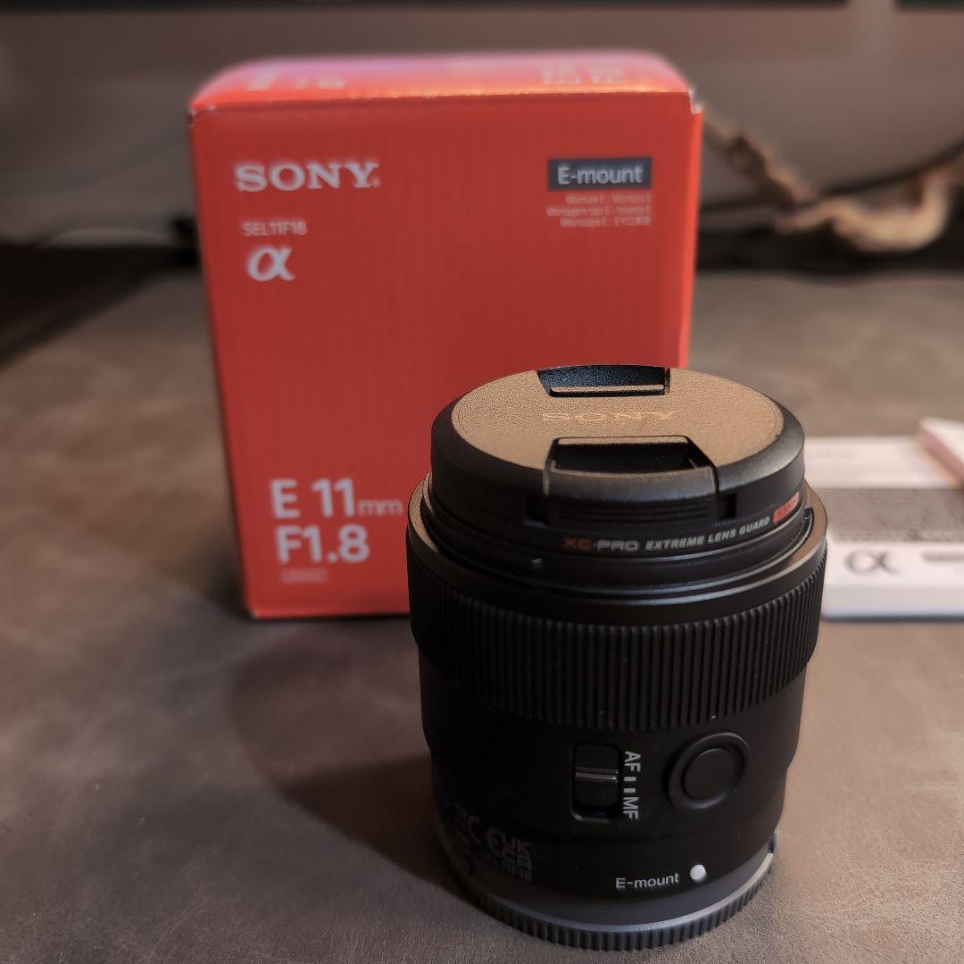 【極美品】SONY E 11mm F1.8 レンズ　 保護フィルター付