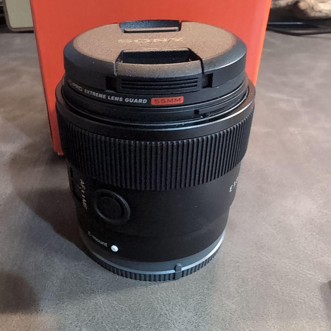 【極美品】SONY E 11mm F1.8 レンズ　 保護フィルター付