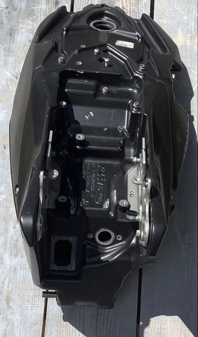 690SMC-R ガソリンタンク