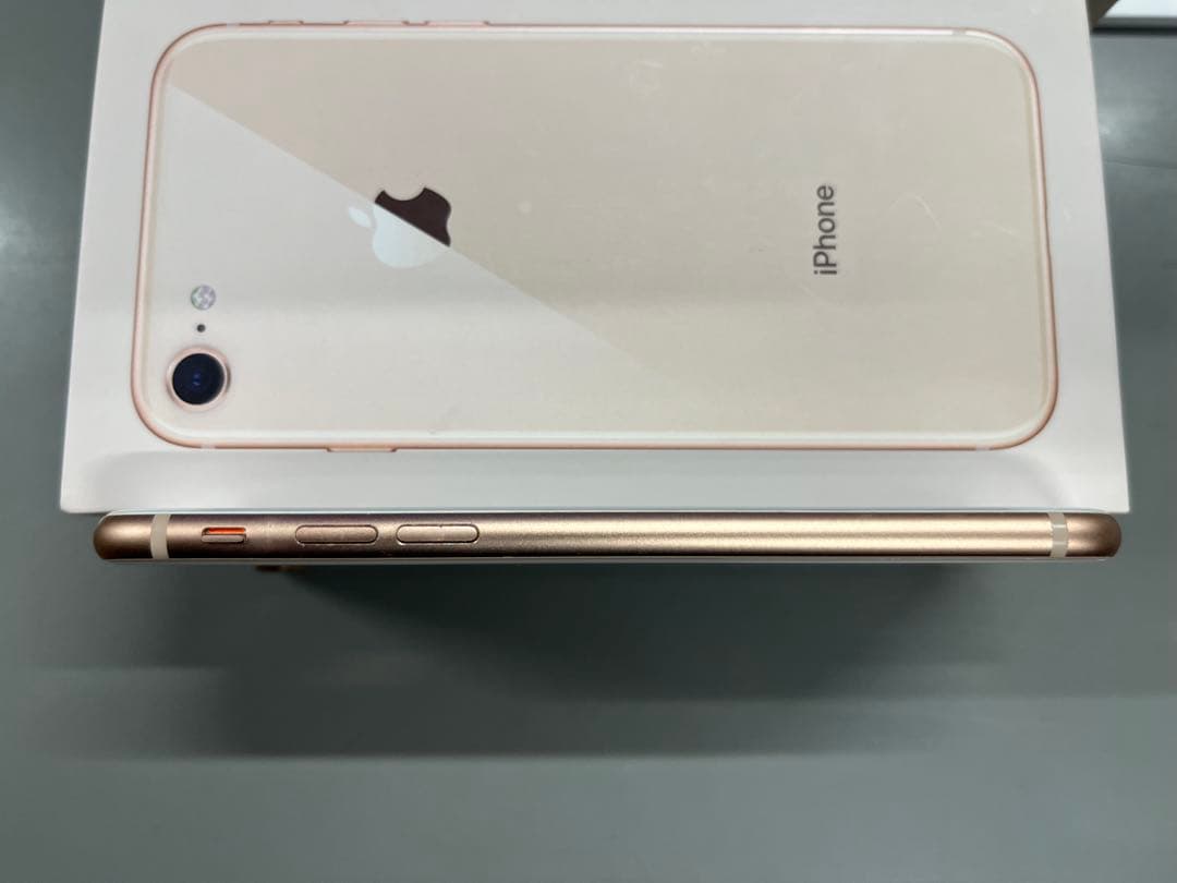 iPhone8 64GB 本体 充電不良あり 画面美品 ジャンク扱い