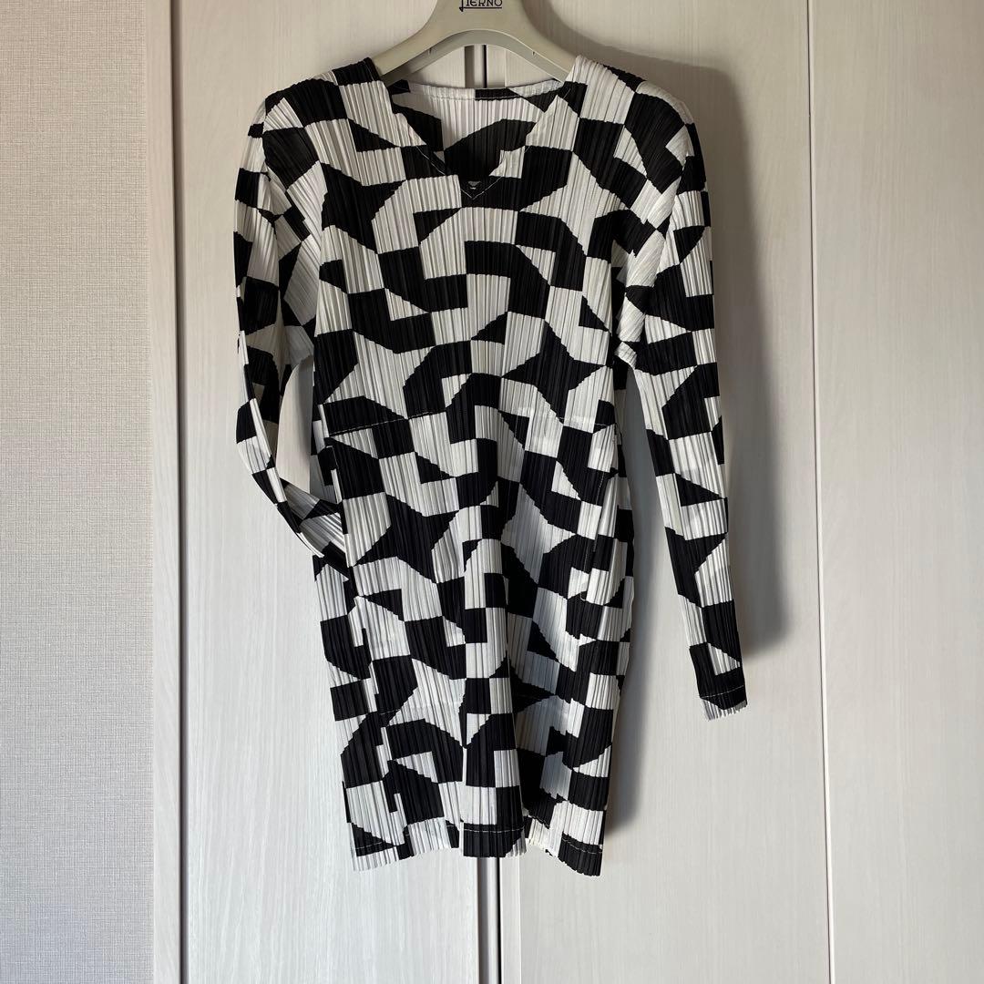 プリーツプリーズ　トップス