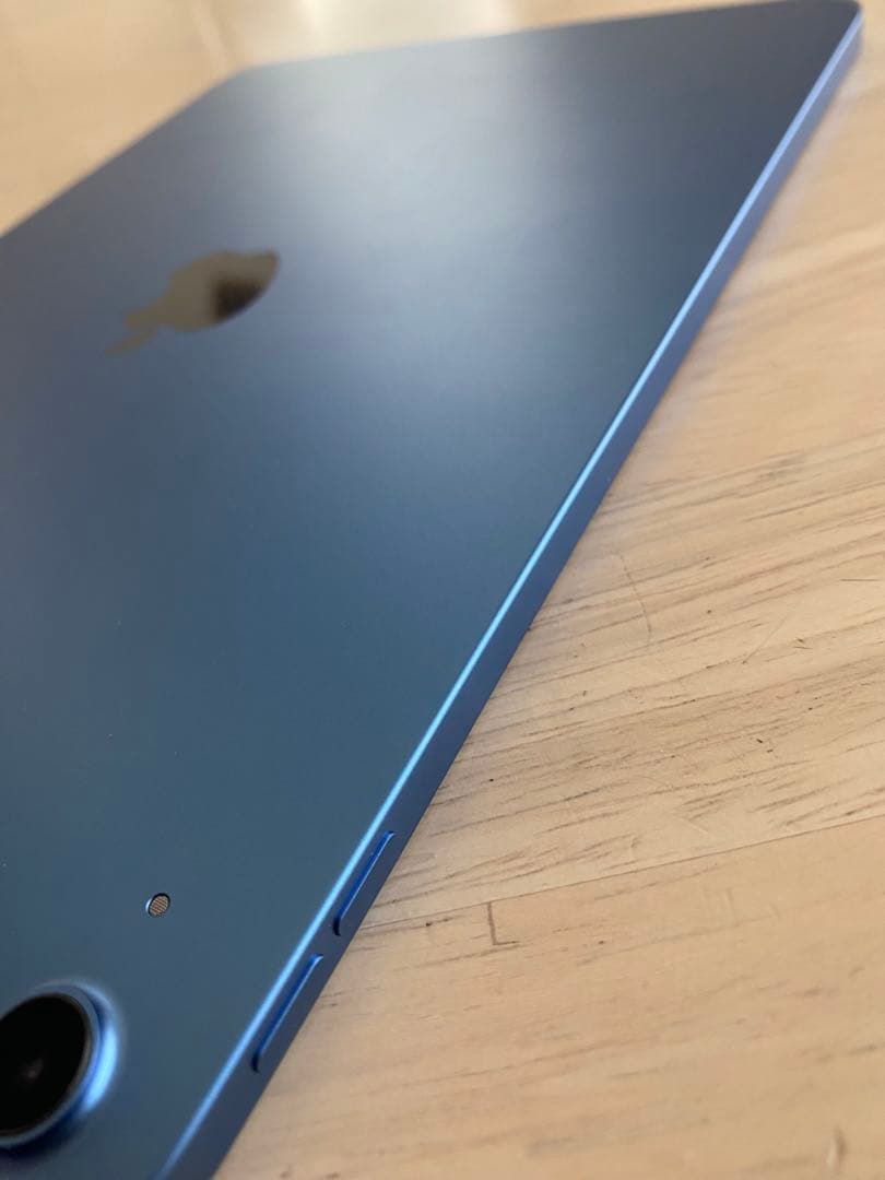 新品同様　iPad （A16） 第11世代　ブルー　 ケース、保護フィルム付き