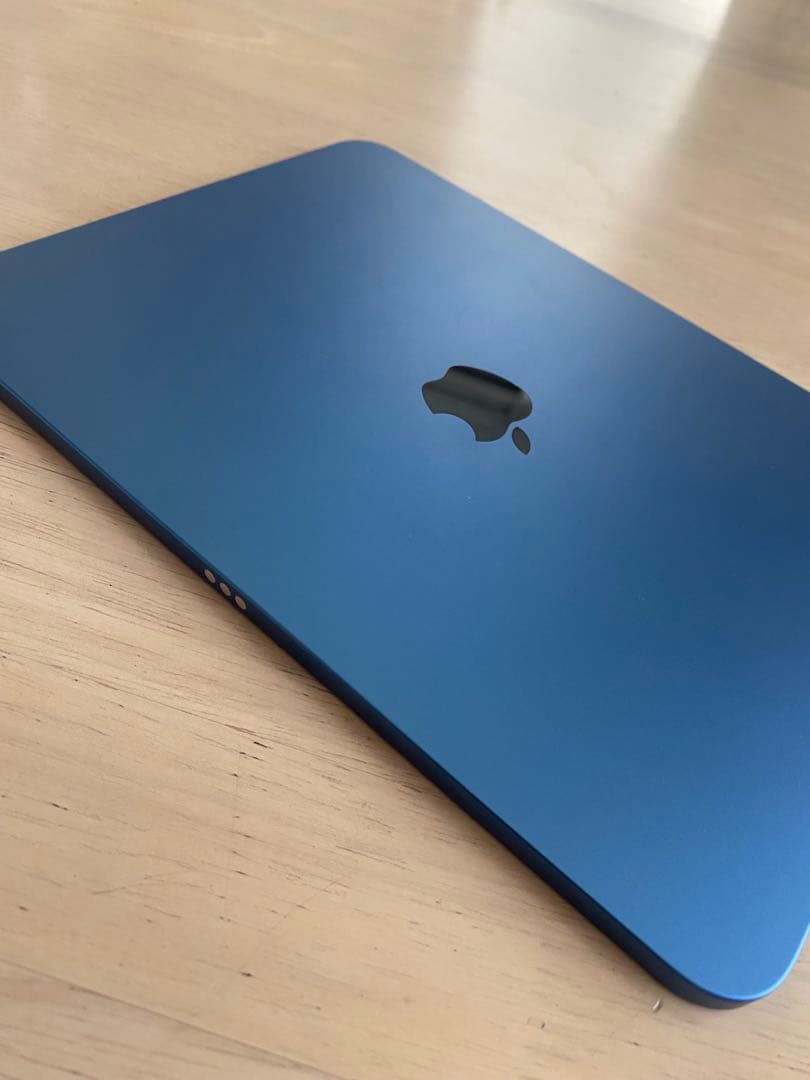 新品同様　iPad （A16） 第11世代　ブルー　 ケース、保護フィルム付き