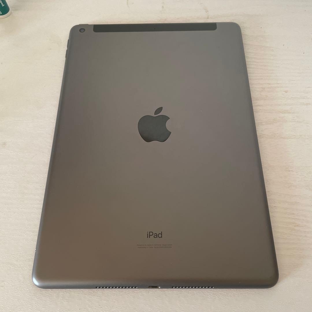 【1/3 値下げしました】i pad 第8世代