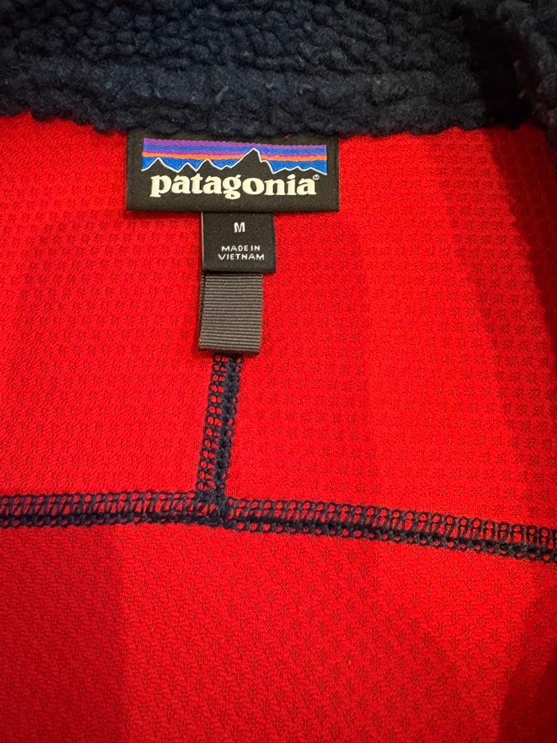 patagonia フリースベスト ネイビー/レッド