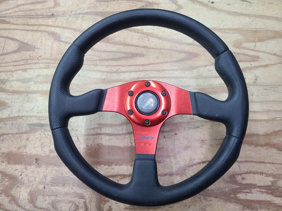 MOMO RACE ステアリング　メタリックレッド　TYP D35